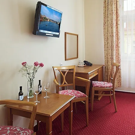 アンナ　ホテル