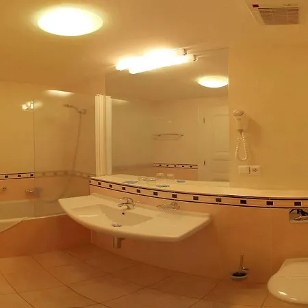 Anna Hotel 3*